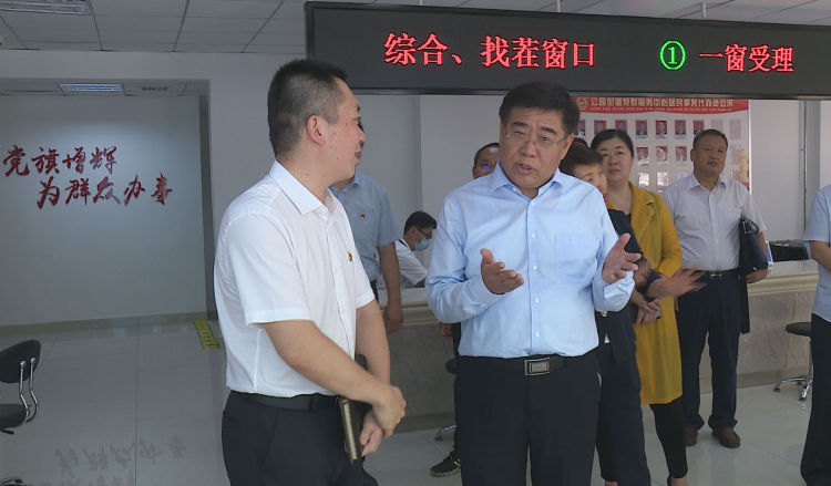 近日,淄博市人大常委会副主任,市总工会主席卜德兰一行到张店区进行