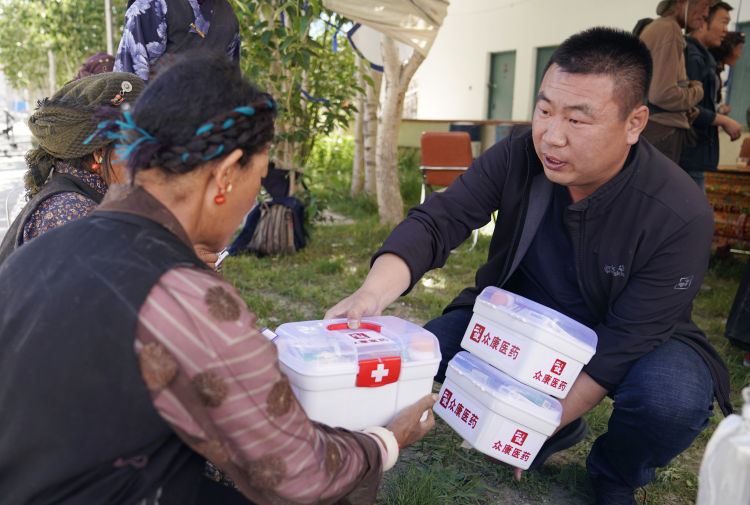 穿越喜马拉雅的守望|系列公益活动在西藏昂仁县日吾其乡举行