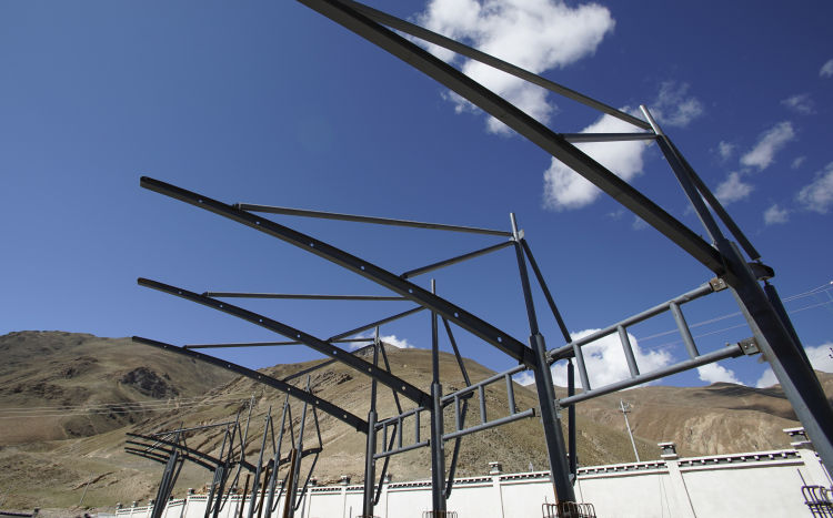 淄博市第九批援藏工作组来到昂仁县后,通过实地调研,将亚木乡小学运动