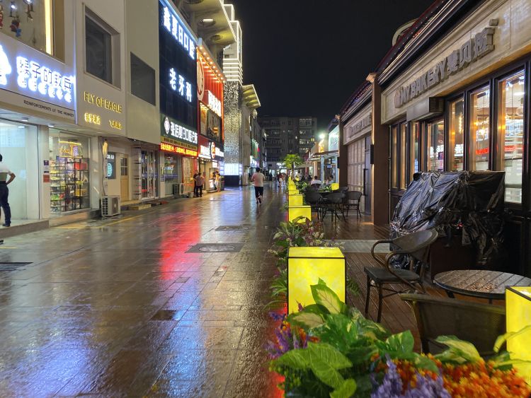 优环境提档次张店区公园街道首条人车分流步行街正式开街