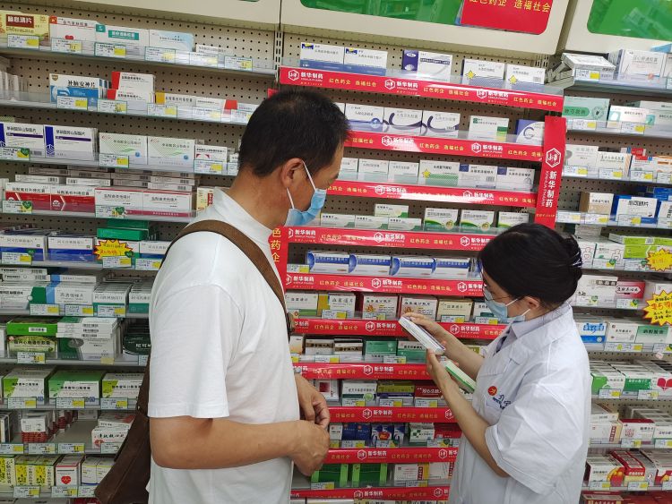 将药学服务送进连锁药店红色药企新华制药携手宏仁堂为群众健康护航